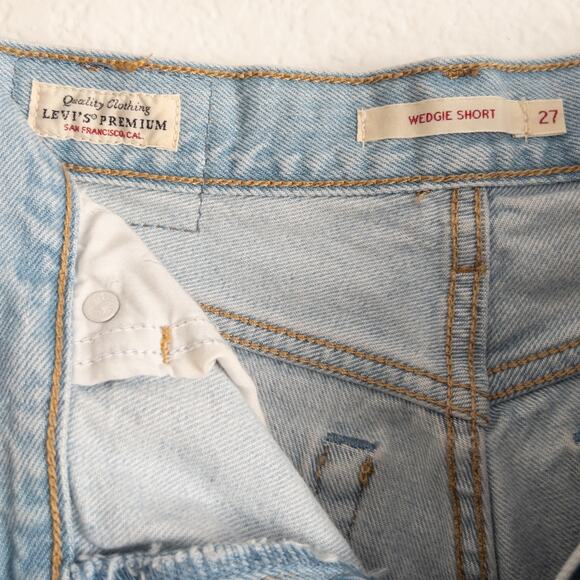 Levi's Waterless Wedgie Shorts Light Wash Size 27 Irregular - Picture 3 of 12